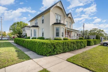Spacious Upstairs 1Bed- Walking Distance To Beach Outlet Mall Мичиган Сити Екстериор снимка