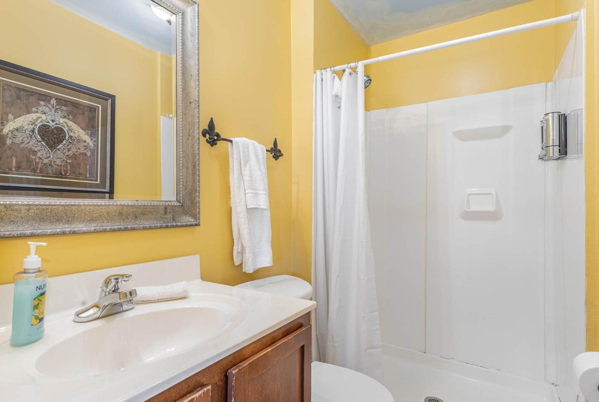 Spacious Upstairs 1Bed- Walking Distance To Beach Outlet Mall Мичиган Сити Екстериор снимка
