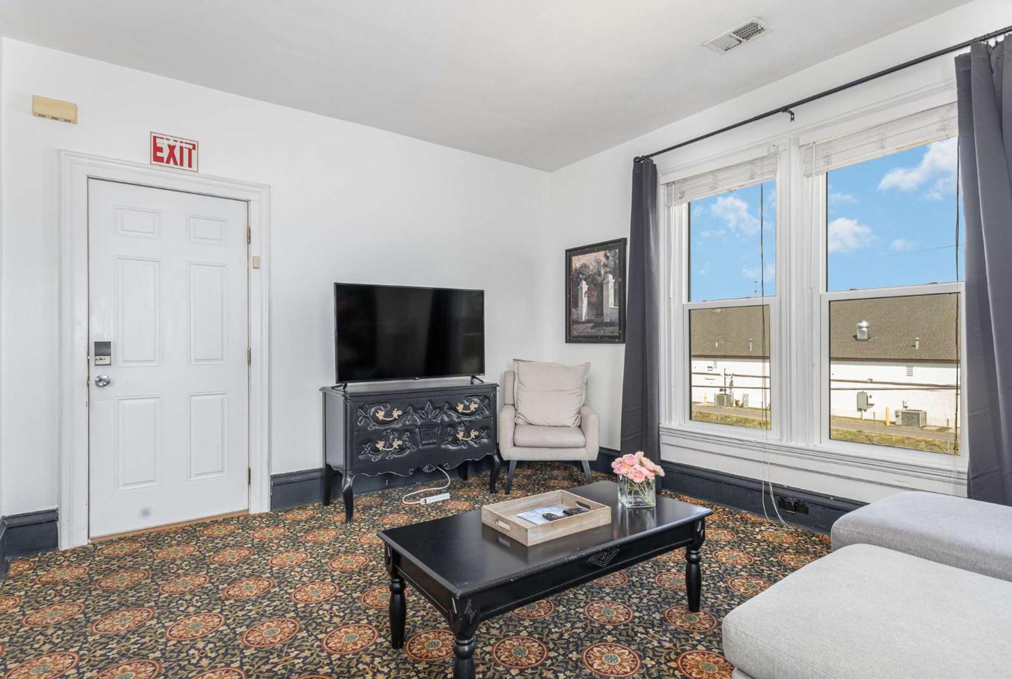 Spacious Upstairs 1Bed- Walking Distance To Beach Outlet Mall Мичиган Сити Екстериор снимка